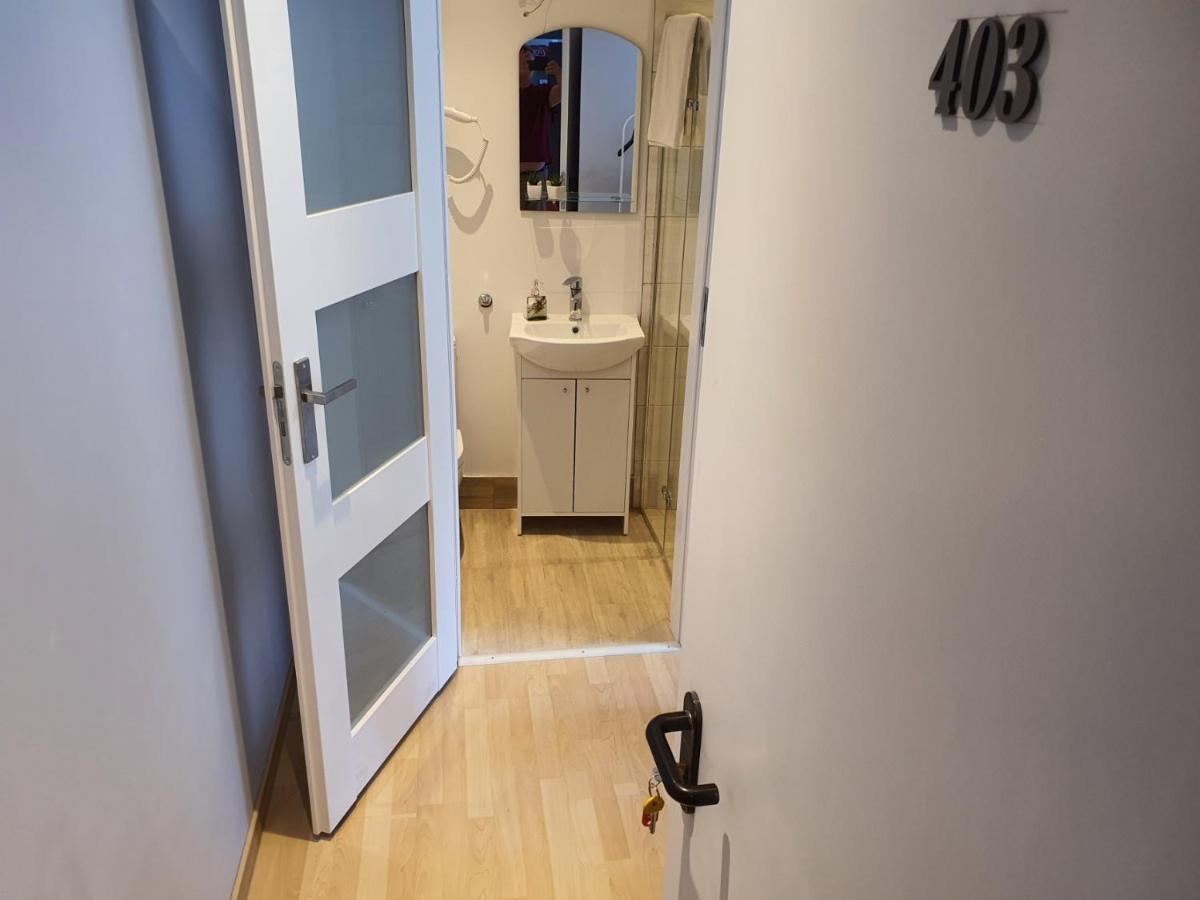 Jasna Hostelik Self Check-In วอร์ซอ ภายนอก รูปภาพ